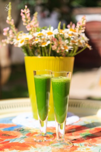 Freshly prepared green juice. A recipe by Ligia Pop.