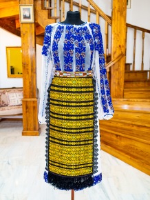 Clothing from Ligia's collection of authentic, vintage and historic Romanian traditional costumes, Straie Alese.
